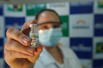 130 profissionais da educação recebem a segunda dose da vacina contra a COVID-19 em Pompeia