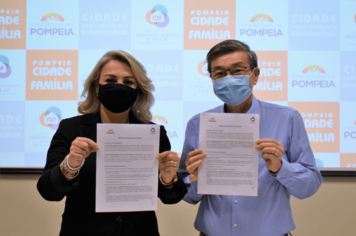 Prefeita Tina Januário e Jorge Nishimura assinam Termo de Cooperação Institucional entre a Prefeitura de Pompeia e o Instituto de Desenvolvimento Familiar