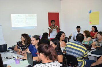 Professores da rede municipal participam de formação sobre aplicações da tecnologia no processo de ensino e aprendizagem