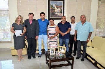 Prefeita Tina recebe vereadores, ouve indicações e planeja ações