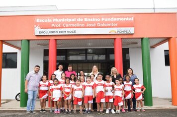 Alunos do Município recebem novos uniformes escolares