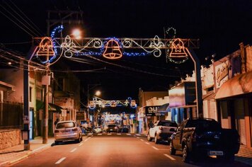 Ruas de Pompeia recebem iluminação especial de Natal
