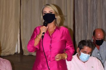 Prefeita Tina reúne beneficiários do programa “Minha Casa, Minha Vida” do Jd. Primavera e detalha obras