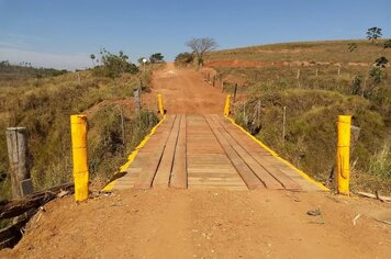 Prefeitura finaliza reconstrução da Ponte Preta, no acesso à Vila Audênia