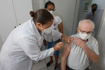 Pompeia leva vacinação contra a COVID-19 para novos grupos nesta segunda-feira