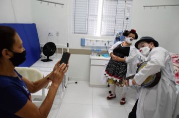 Doutores da Alegria animam pacientes e funcionários da Santa Casa de Pompeia 