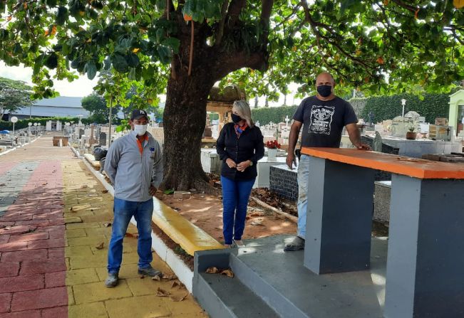 Prefeita Tina organiza equipes e define cronograma de revitalização do cemitério municipal