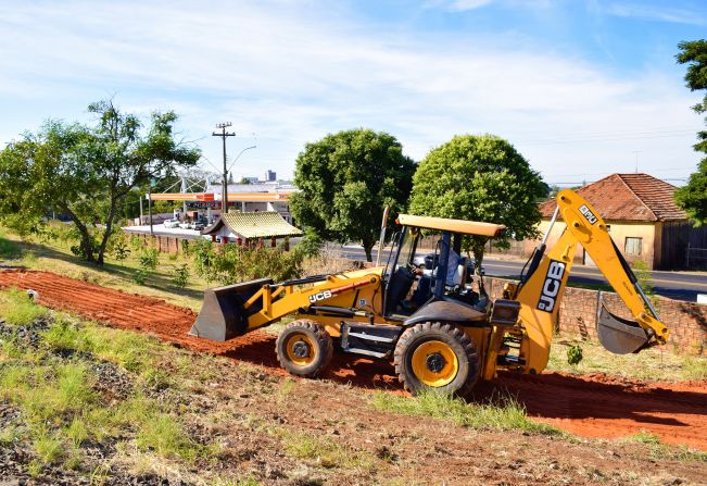 Prefeitura realiza obras em travessia da linha férrea a pedido do vereador De Bolachinha