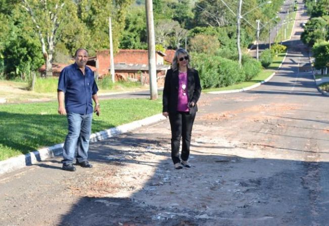 Prefeita tina e vereador leão acompanham mutirão de limpeza em paulópolis