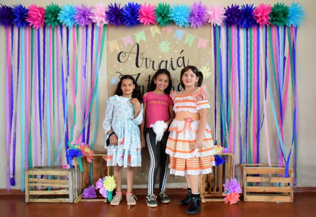 Centro de Oficinas Curriculares “Evelyn Cristiane Boyan” realiza festa junina com alunos 
