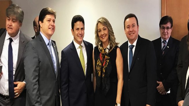 Prefeita tina se reúne com cinco ministros em brasília