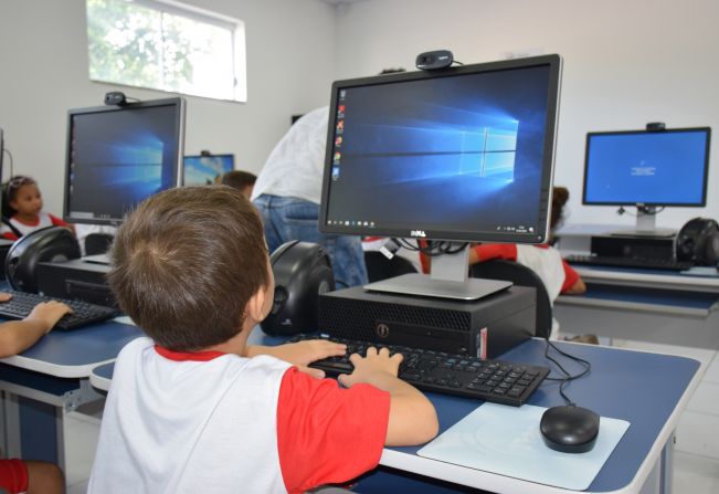 Alunos do Tempo Integral iniciaram as atividades nesta segunda-feira (17) no Centro de Oficinas Curriculares