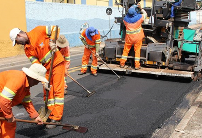 DER realiza reparos no asfalto da SP-294 em Pompeia