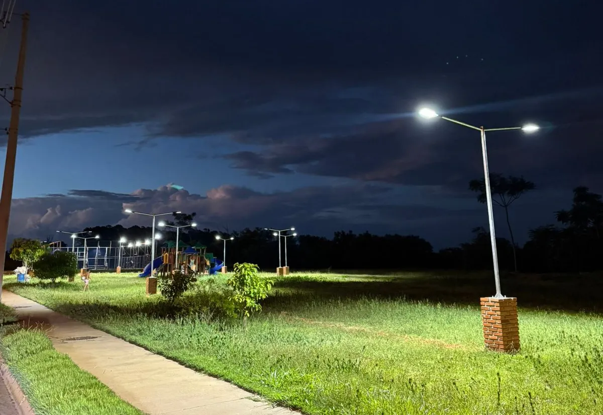 Iluminação na Praça do Provance