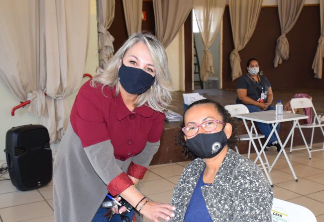 Futuros moradores das 50 casas CDHU do Jardim “Dr. Massao Hayashi” assinam os contratos das habitações