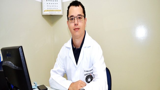 Mais médicos: centro de especialidades passa a contar com o atendimento de 3 oftalmologistas