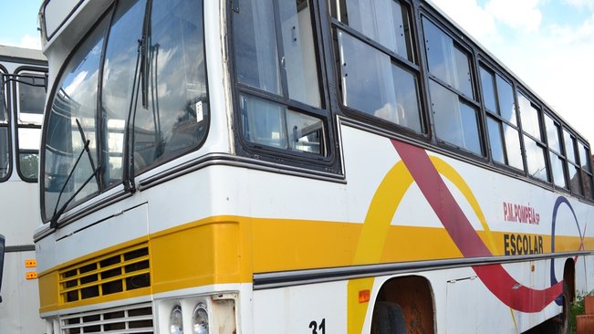 Prefeitura realiza leilão de veículos da frota municipal