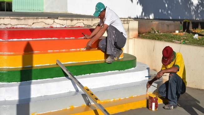 Prefeitura investe na pintura da casa dos brinquedos e do cemei maria stella