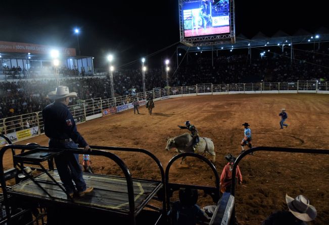 Festa do Peão de Pompeia terá etapa do CRP com rodeio em touros de quinta-feira a domingo