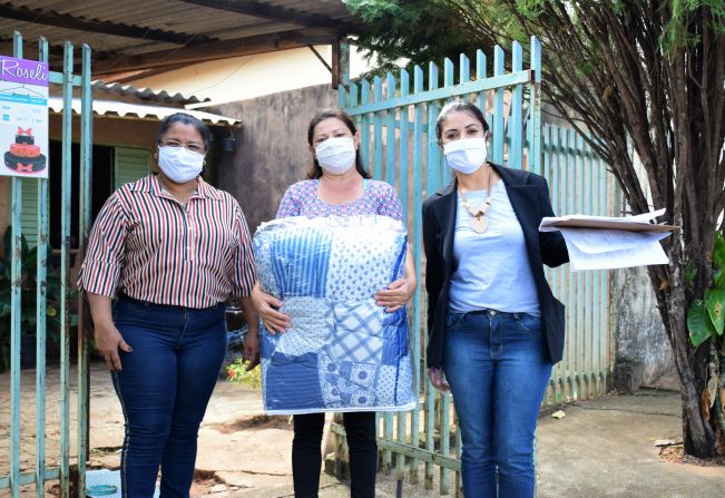 Entrega de Edredons da Campanha do Agasalho segue pela zona Oeste de Pompeia