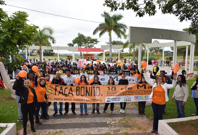 Grande passeata marca o Dia Nacional de Combate ao Abuso e Exploração de Crianças e Adolescentes em Pompeia