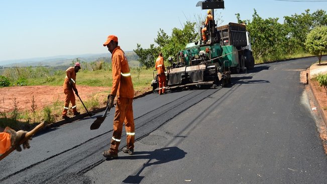 Diversas ruas de pompeia recebem recapeamento asfáltico