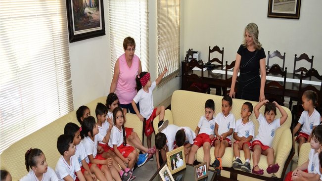 Crianças do cemei “maria stella” visitam a prefeitura