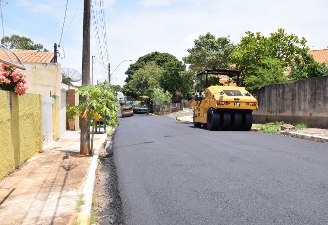 Rua Luis Melges recebe novo asfalto de qualidade