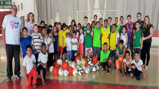 Prefeitura adquire mais de 30 novas bolas para secretaria de esportes