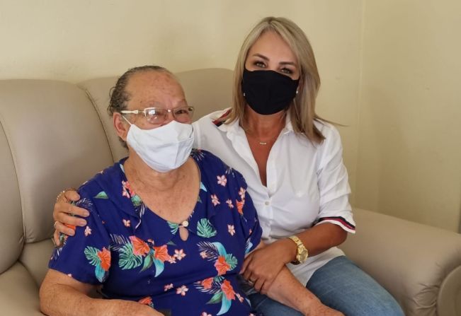 Prefeita Tina visita Centro Dia do Idoso