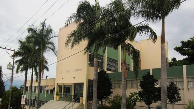 Representantes do grêmio estudantil visitam a prefeitura para tratar do evento miss cene que ocorre na próxima sexta (10)