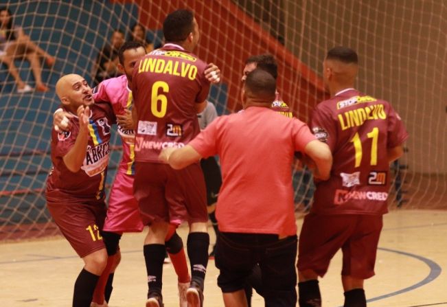 Campeonato de Futsal de Férias começa nesta segunda-feira com quatro jogos na Arena