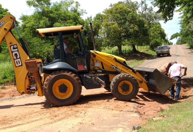 Prefeitura faz manutenção no asfalto e em boca de lobo, em Novo Cravinhos
