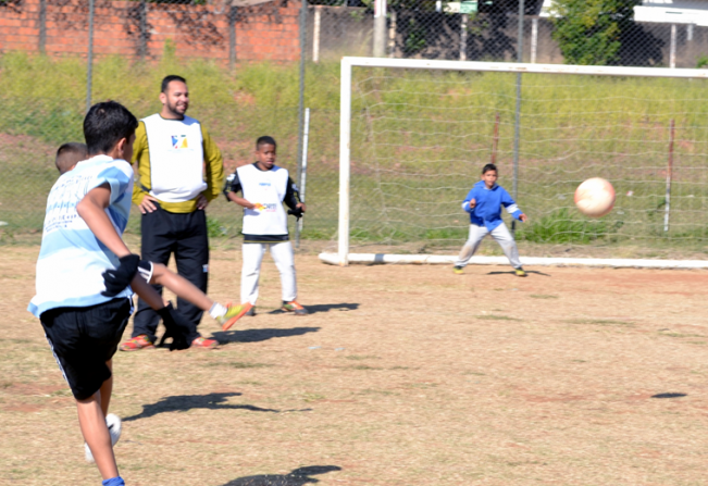Quadra do Jardim Guimarães recebe atividades do projeto “Esporte Itinerante”