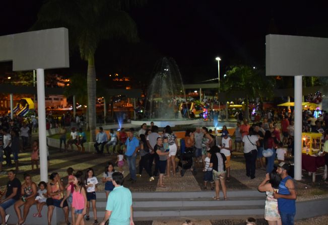Com a praça lotada, segunda parte da Festa das Crianças é marcada por muita diversão