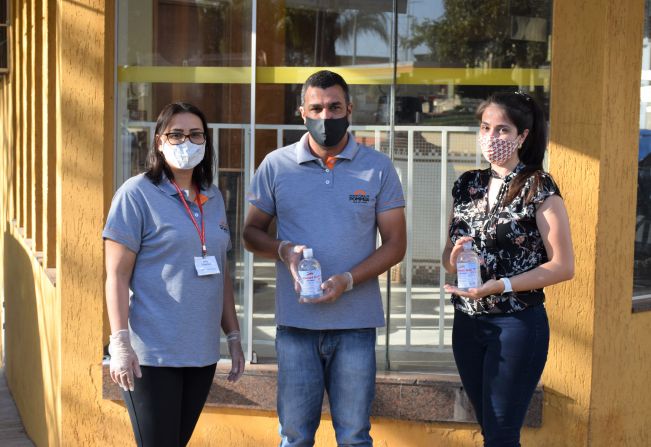 Prefeitura de Pompeia distribuí álcool em gel no comércio 