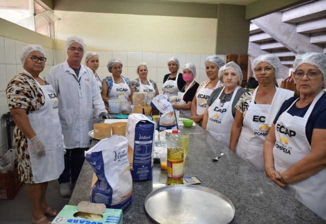Tem início curso de “Fabricação de Panetones e Doces Natalinos” promovido pelo SEBRAE em parceria com a Secretaria Municipal da Assistência Social