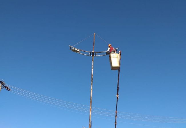 Prefeitura realiza troca de 48 lâmpadas queimadas na entrada da cidade