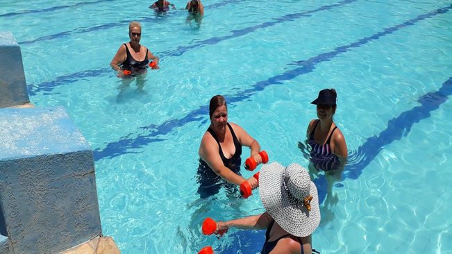 Saúde oferece hidroginástica a pacientes em tratamento