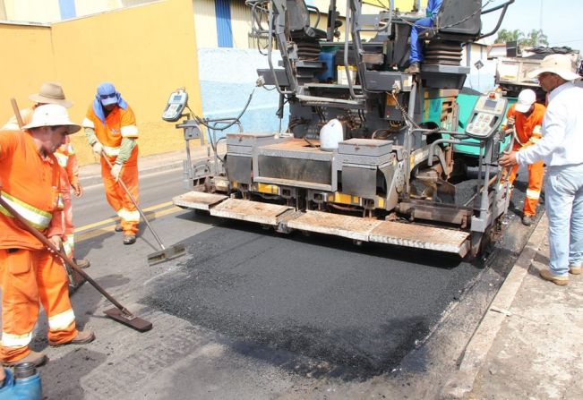 DER realiza reparos no asfalto da SP-294 em Pompeia