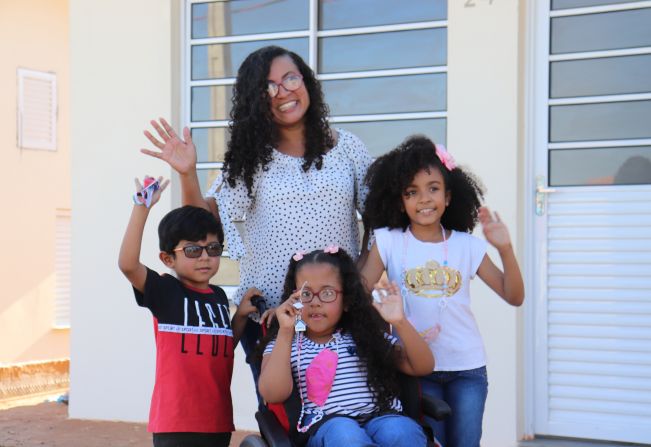 Prefeitura e Governo do Estado entregam as 50 casas CDHU do Jardim “Dr. Massao Hayashi” aos proprietários