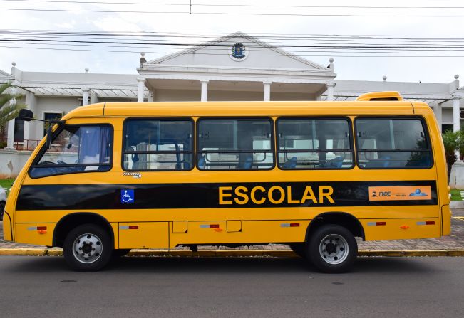 Novo ônibus escolar adquirido pela Prefeitura já está à disposição da Educação