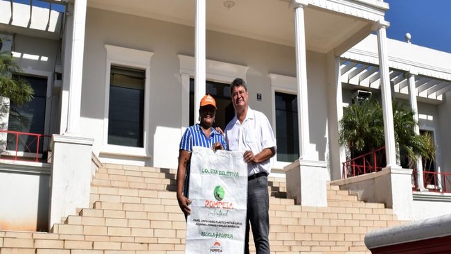 Sacos personalizados da coleta seletiva começam a ser distribuídos