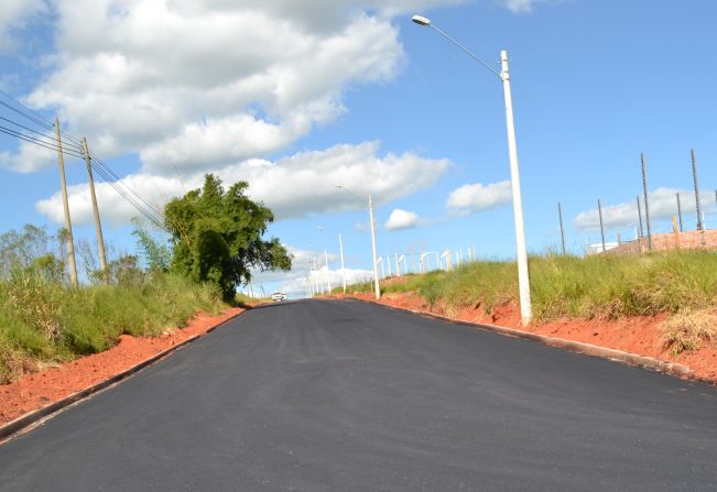 Prefeitura regulariza situação do Distrito Industrial IV e disponibiliza energia elétrica e iluminação pública para empresários