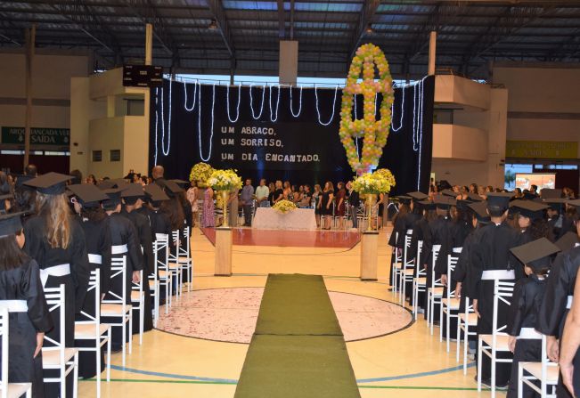 Alunos das EMEFs se formam com grande festa