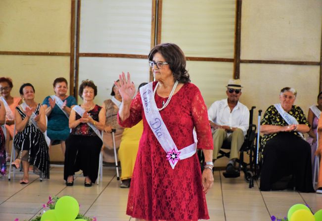 Idosos do Centro Dia protagonizam desfile de moda da Terceira Idade no Clube JK 