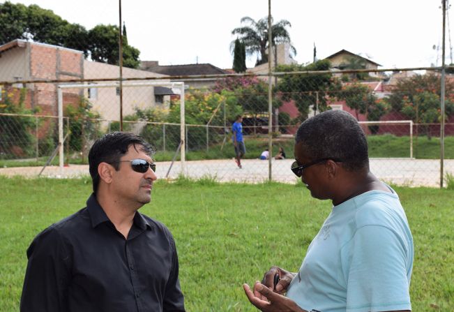 Prefeita Tina atende indicação do vereador Rodolfo e agenda instalação de iluminação em área de lazer