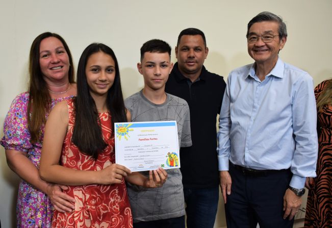 Pompeia celebra conquista do título de Cidade Amiga da Família com a formatura da primeira turma do programa “Famílias Fortes”
