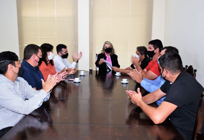 Prefeitura concede bônus de 400 reais no tíquete alimentação dos servidores municipais em outubro