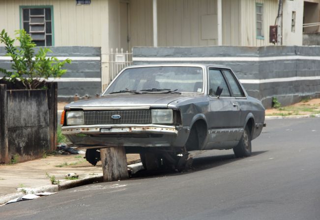 Prefeitura anuncia recolhimento de carcaças de carros abandonados